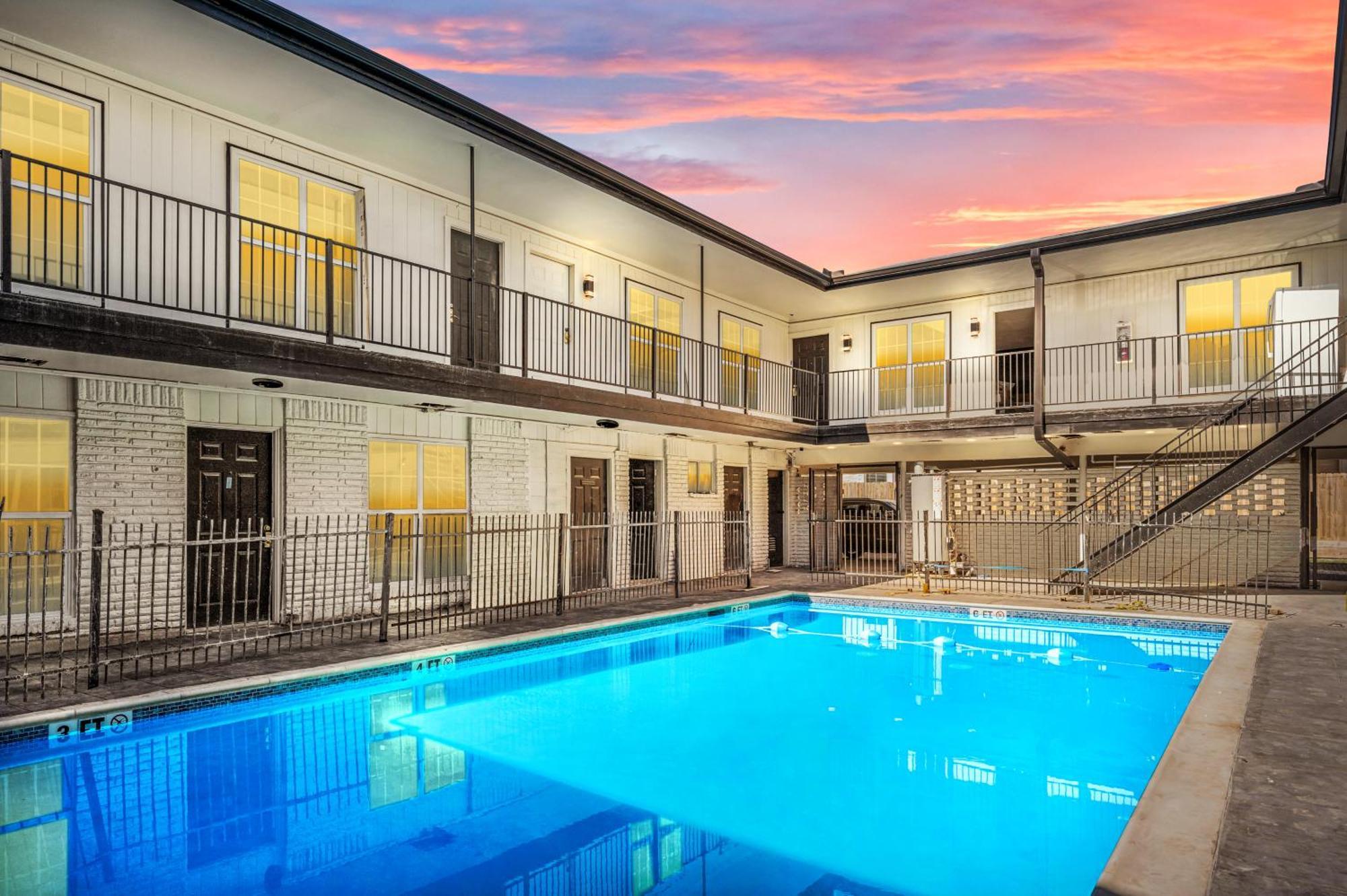 Warm Heights 2Br With Pool & Free Parking Apartment Houston Exterior photo